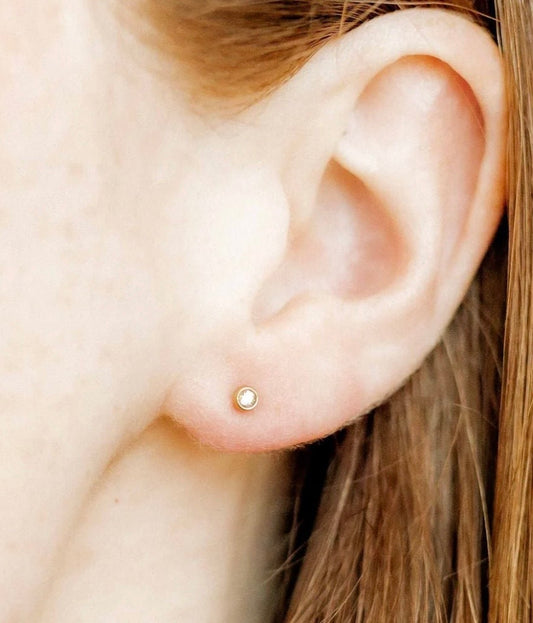 Screwback Stud Earrings - Micro Cooper Clear Gold