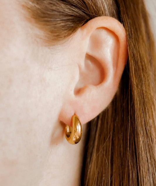 Huggie Earrings - Sunday Hoop Gold 10mm