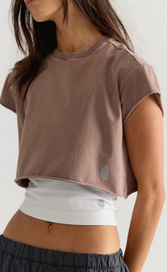 Hot Shot Cropped Tee Sandstorm