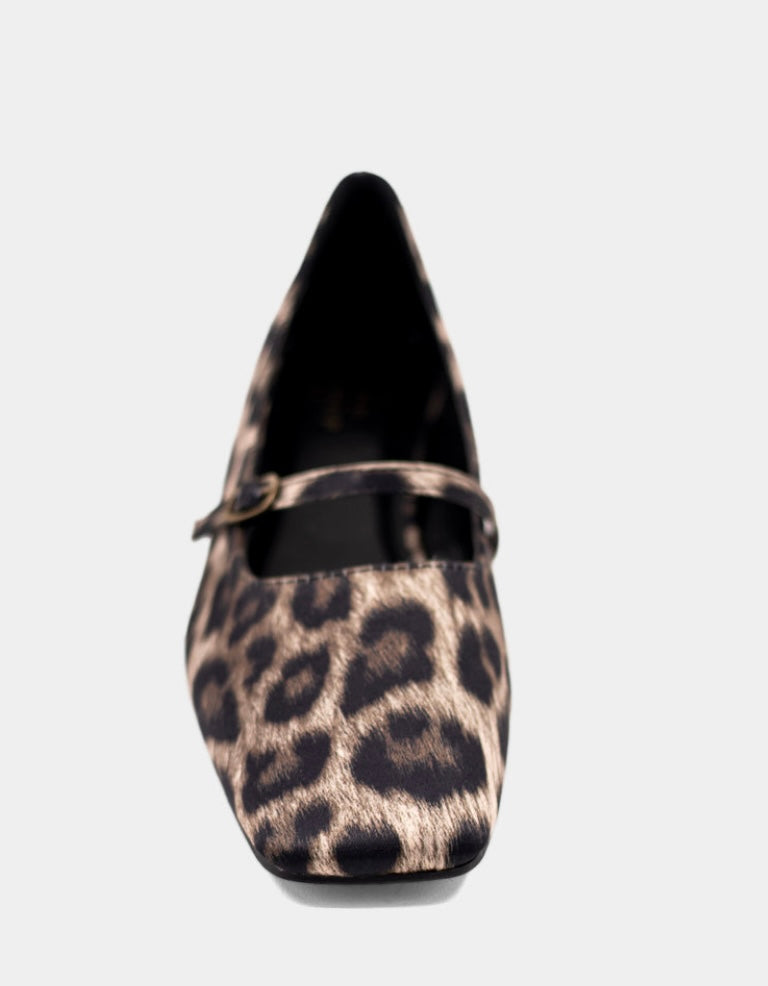 Adele Flat
