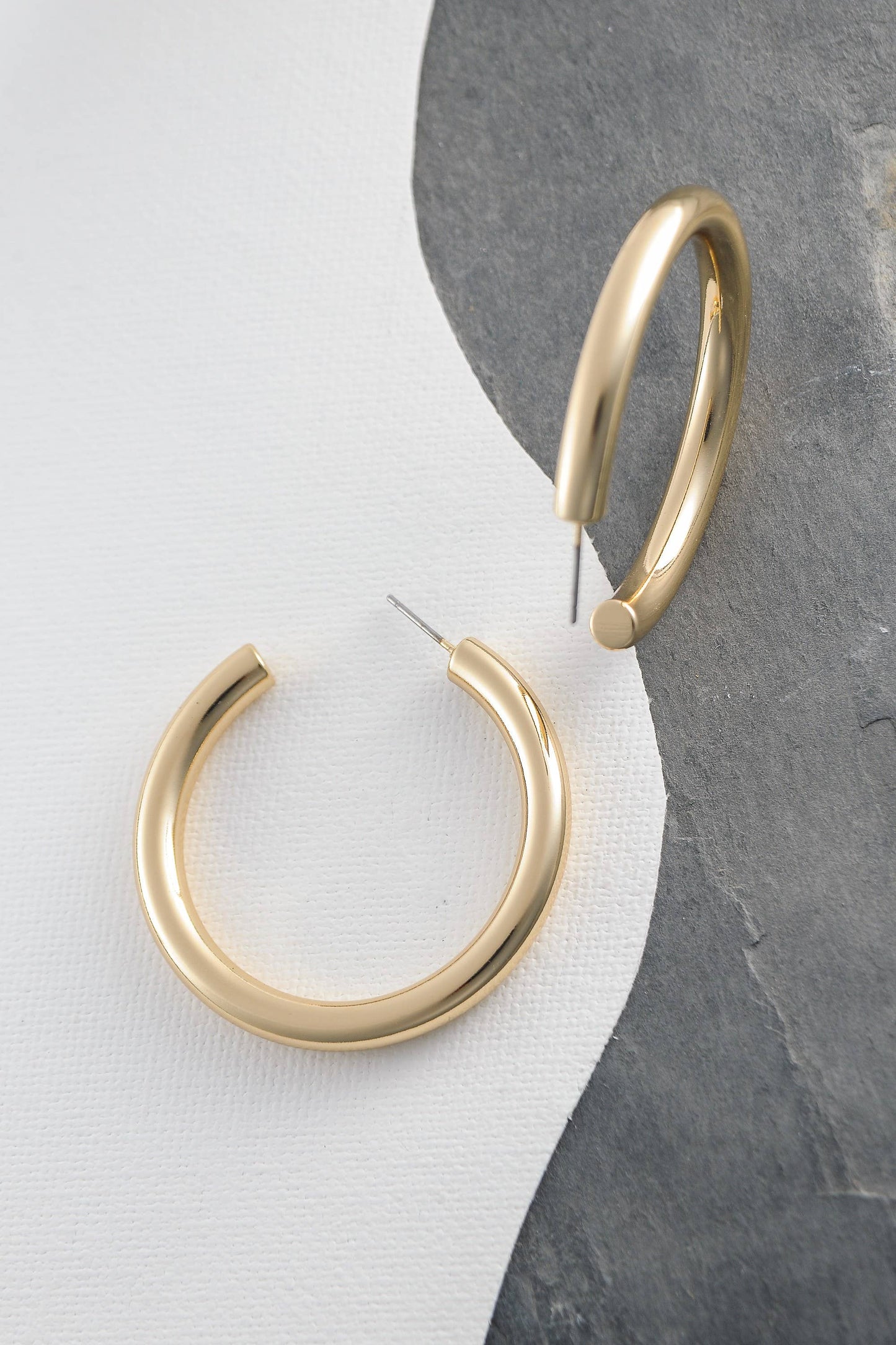 CLASSIC CHUNKY HOOP EARRINGS 1.75 INCH | 10E3032446: GOLD