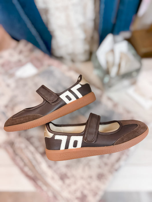 Aya in Coffee Milk Sneakerina