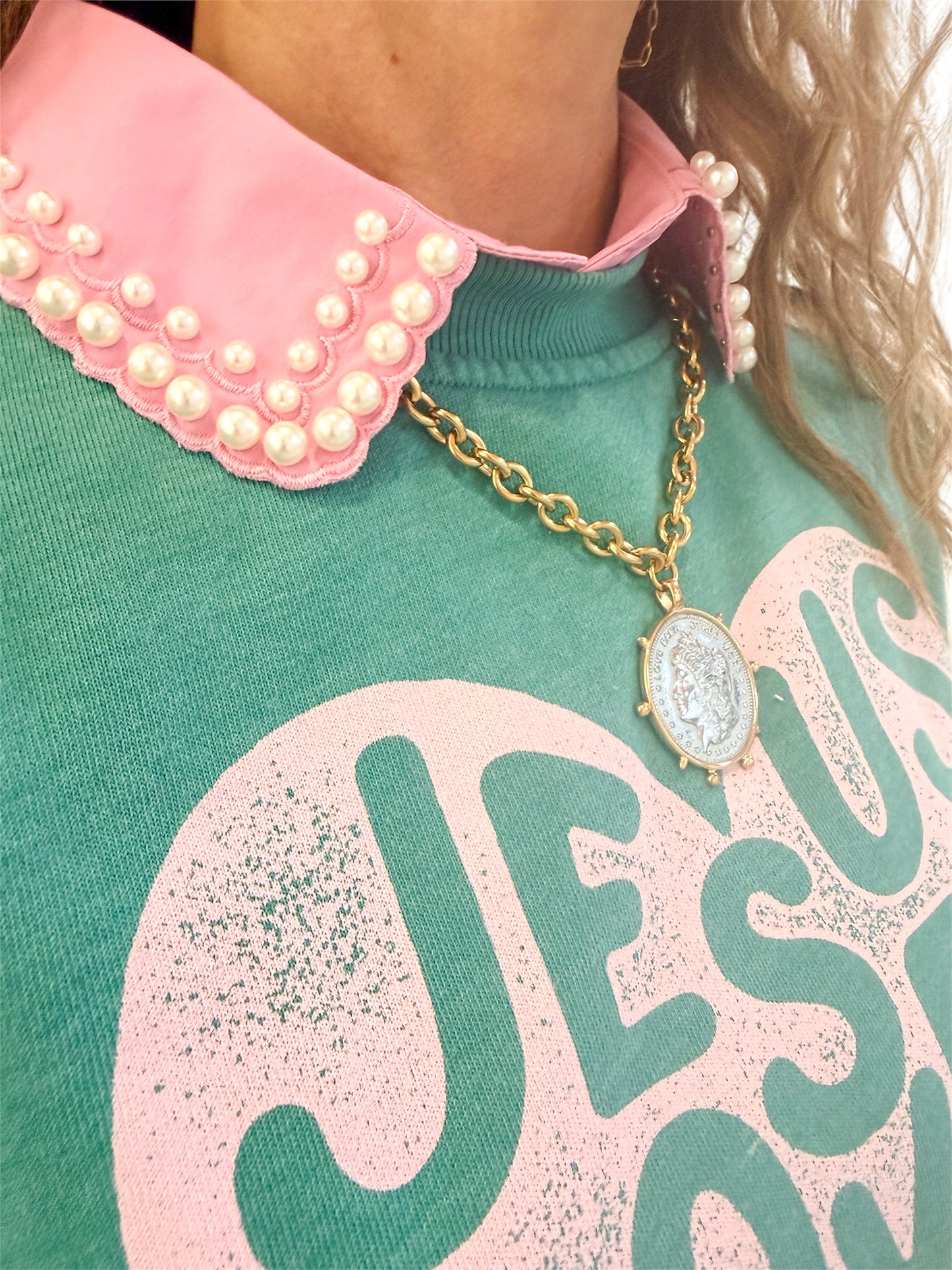 Finishing Touch Light Pink Pearl Collar