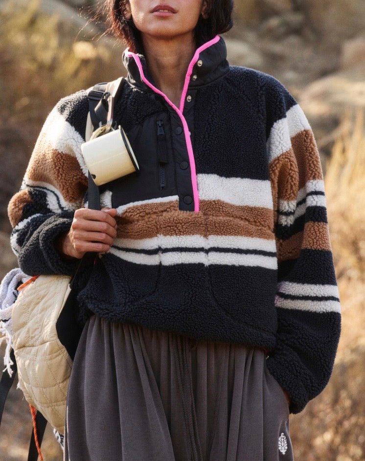 Rocky Ridge Pullover Black Nutmeg Fucshia