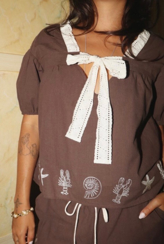 Sea Life Chocolate Bow Top