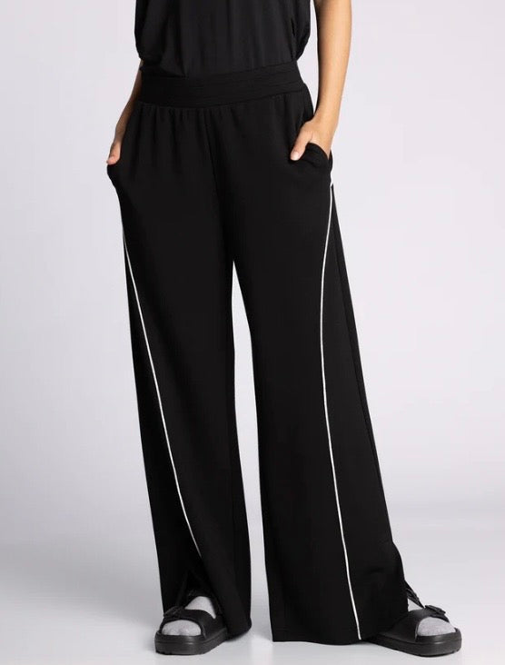 Britney Pants in Black