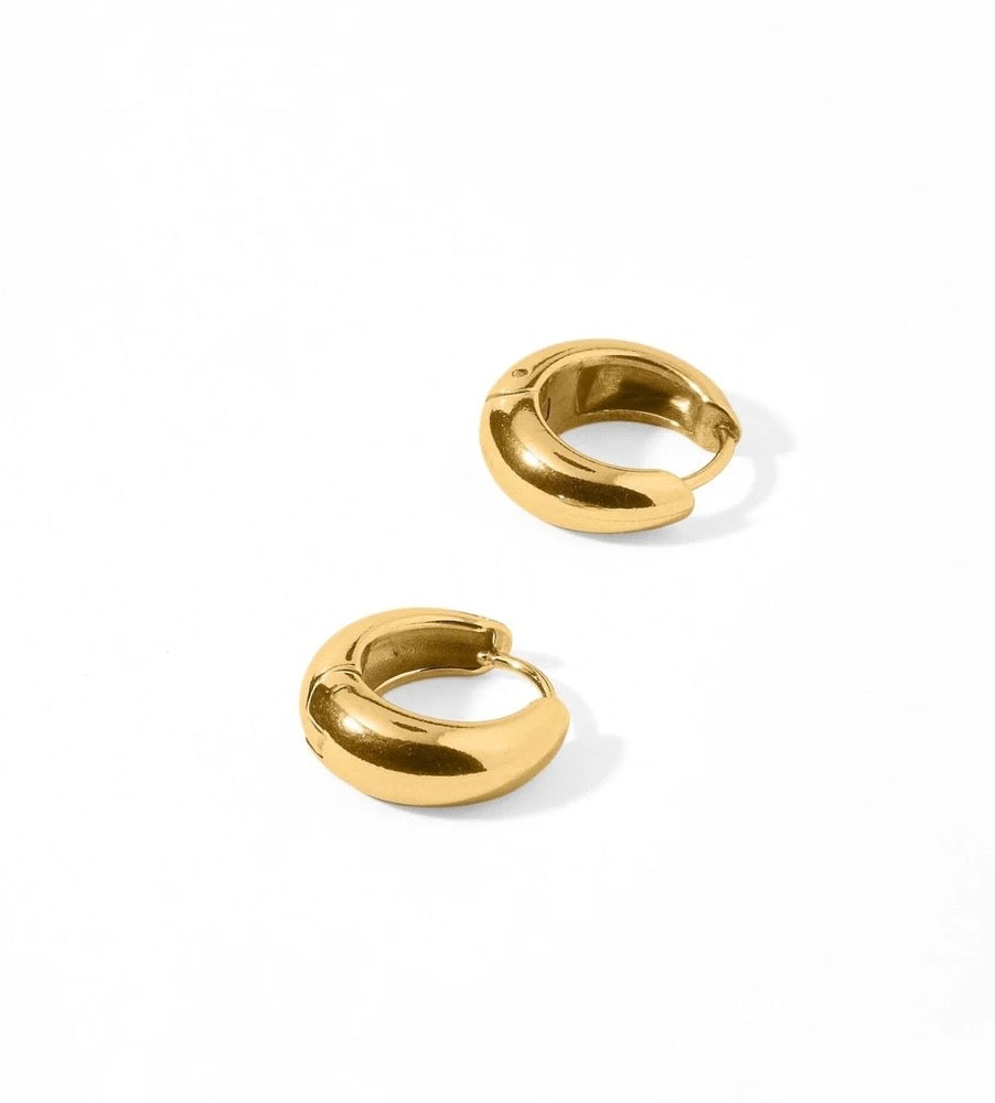 Huggie Earrings - Sunday Hoop Gold 10mm