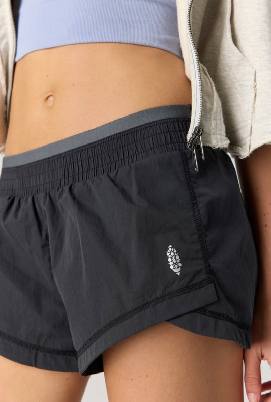 On The Go Short Light Black