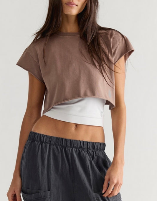 Hot Shot Cropped Tee Sandstorm