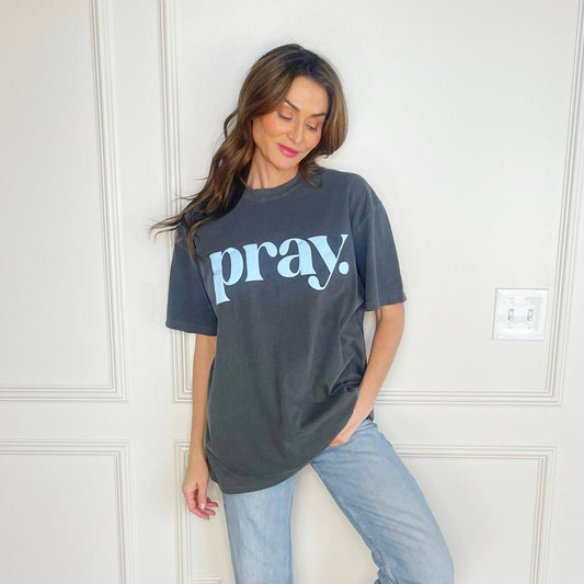 Puff pray. Tee